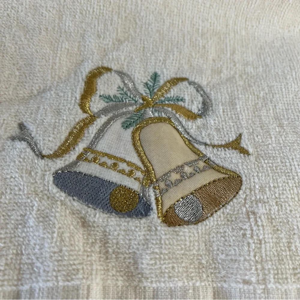 VTG Holiday Christmas Hand Towels 3 Cannon Green Ornament 3 Silver Bells Fringe